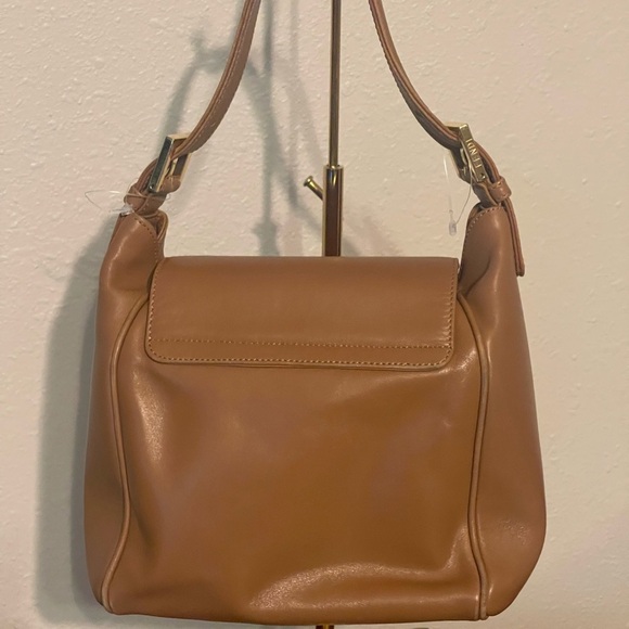 Fendi Tan Leather Shoulder Bag with Slouchy Design - Picture 4 of 11